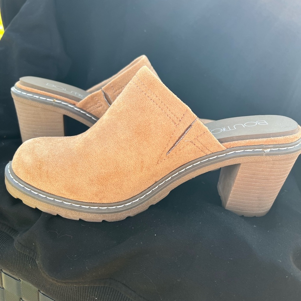 Corky’s boutique Lantern size 10 heeled mule.
